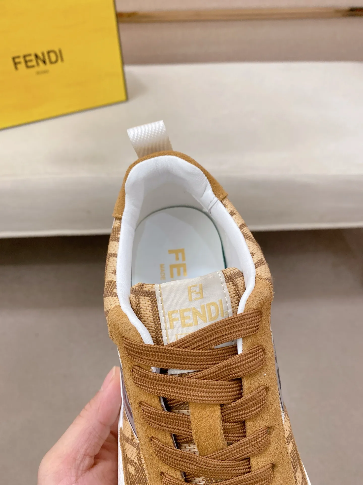 Men's shoes 💰 440💰 (fendi) New style 👊🏻 upper 🇮🇹 imported cowhide fabric 🇩🇪 lining imported sheepskin lining. The original outsole is molded to highlight the identity of every man, and the upper foot is elegant and stable🚶🏻🚶🏻The high-end custom counters reproduce the original version📯No matter the wind or rain, the shoe last remains unchanged and can withstand the verification of time🔍️,🔵 Size: 38-44
